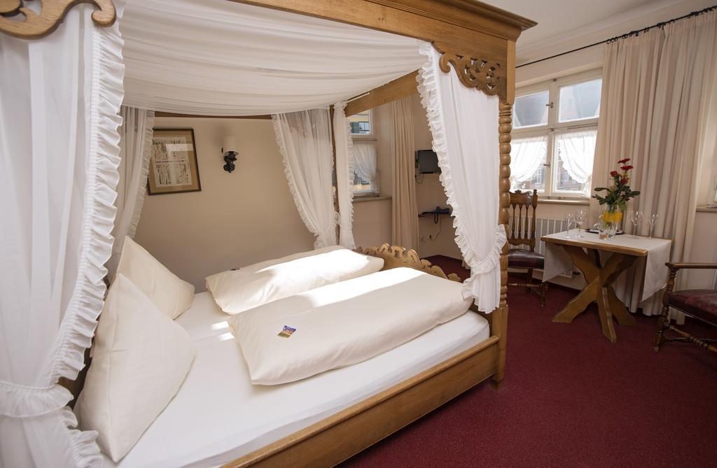 Hotel Eisenkrug Dinkelsbühl Kültér fotó
